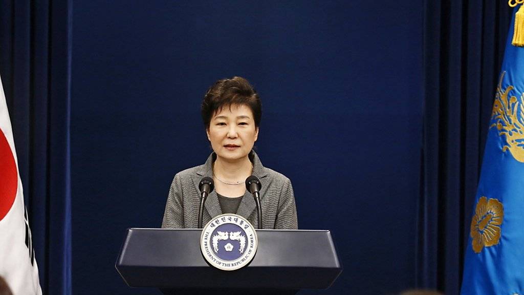 Die Opposition hat nun formell den Antrag zu ihrer Amtsenthebung eingereicht: Südkoreas Präsidentin Park Geun Hye. (Archiv)