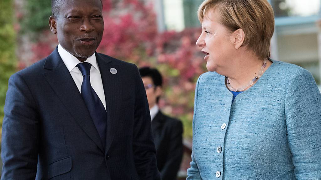 ARCHIV - Bundeskanzlerin Angela Merkel (CDU) empfängt Patrice Talon, Pra·sident der Republik Benin, 2018 im Bundeskanzleramt in Berlin. Foto: Bernd von Jutrczenka/dpa
