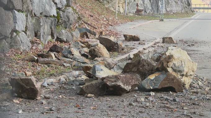 Nach Erdrutsch: Hauptstrasse soll bald wieder offen sein