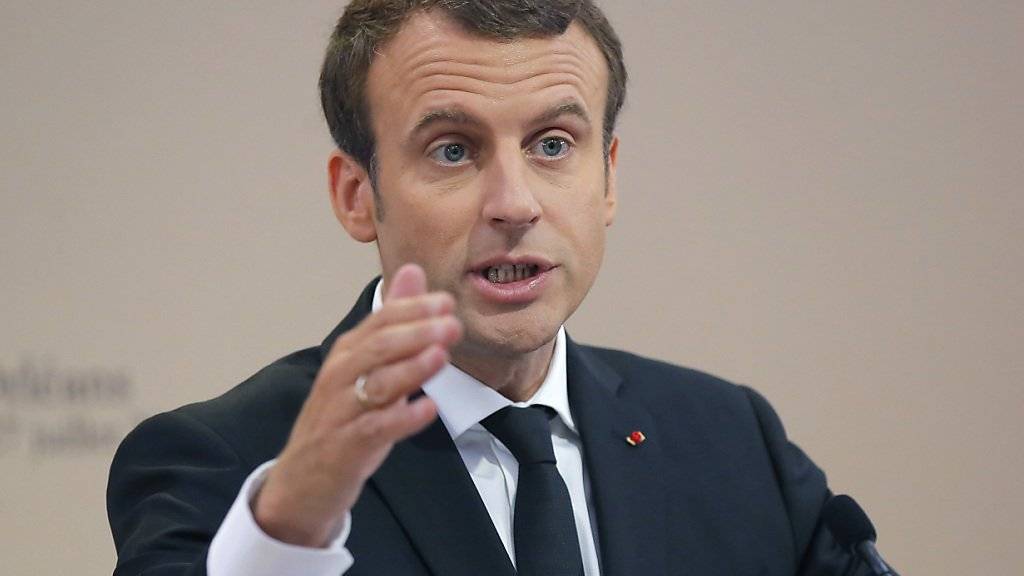 Der Überflieger Emmanuel Macron ist in seinen ersten 100 Tagen als französischer Präsident auf die Mühen der Ebene gestossen. (Archiv)
