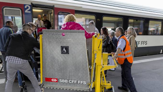 Anzahl behindertengerechter Bahnhöfe steigt zu langsam