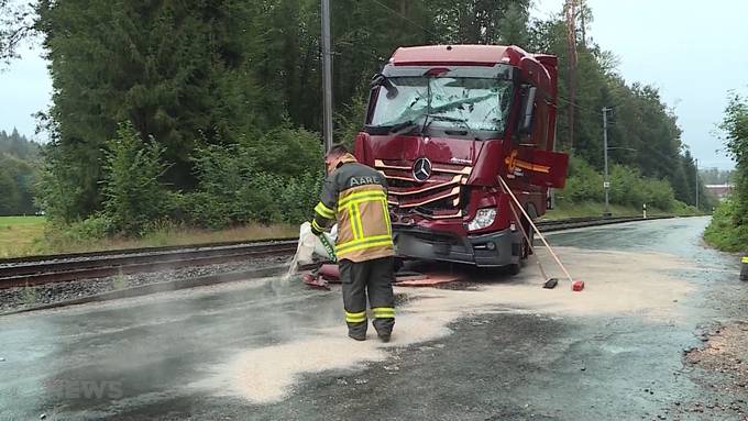 LKW kollidiert mit „Bipperlisi“