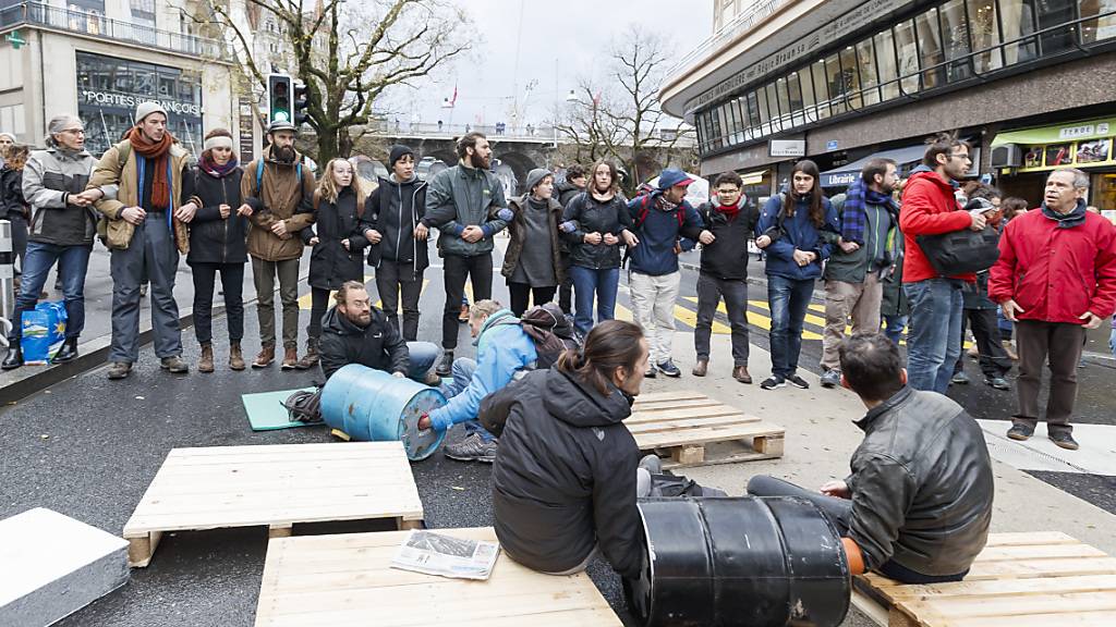 Die Verurteilung von Teilnehmern einer Klima-Blockade ist mit den Grundrechten vereinbar. (Archivbild)