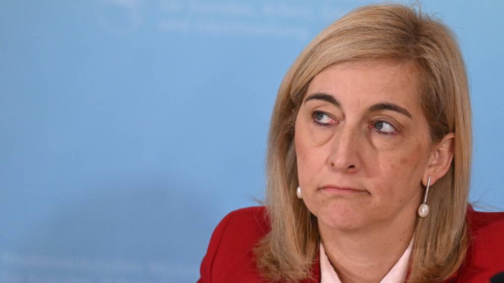 ARCHIV - Nina Warken (CDU), Bundesgesundheitsministerin, nimmt an der der Pressekonferenz zur Gesundheitsministerkonferenz GMK 2026 teil. Foto: Julian Stratenschulte/dpa