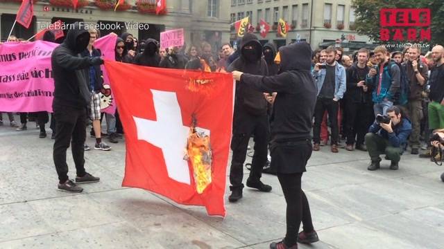 Flaggenverbrennung - rechte Politiker fordern Verbot