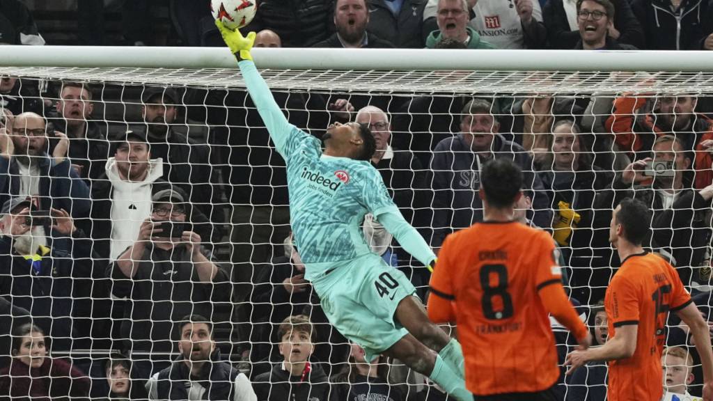 Eintracht Frankfurt bekundete beim Gastspiel in London gleich mehrmals Glück
