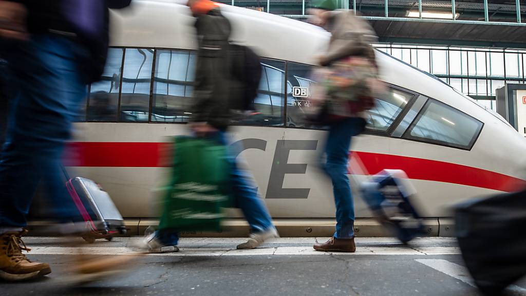 Die deutsche Bahn hat ihre Mühe mit der Pünktlichkeit: Zug in Stuttgart.