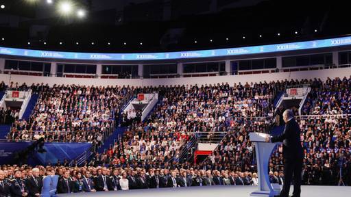 Putin beklagt bei Parteikongress Druck des Westens