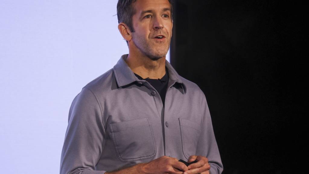 John  Ternus (im Bild) löst Tim Cook bei Apple ab. Cook übernimmt die Führung des Verwaltungsrates. (Archivbild)