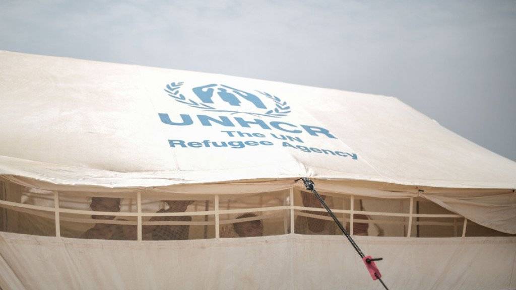 Blick auf ein Zelt des UNO-Flüchtlingswerks UNHCR. Die Hilfsorganisation baut unter anderem zwei Flüchtlingslager im Norden Kirkuks für insgesamt rund 21'000 Menschen auf. (Symbolbild)