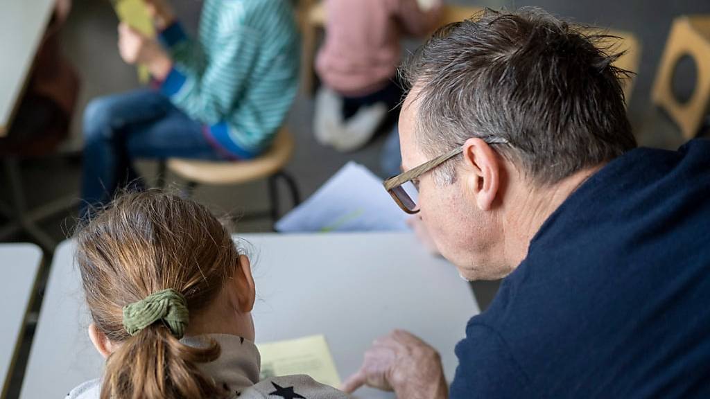 Mehr Lohn und weniger Lektionen: So will der Kanton Schwyz den Lehrerberuf attraktiver machen