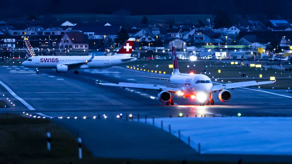 Am Flughafen Zürich werden im März Navigationsanlagen überprüft. (Archivbild)
