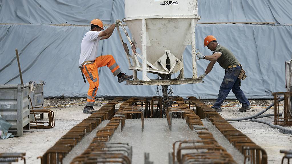 Die Aussichten des Baugewerbes in der Schweiz haben sich eingetrübt. Der Baumeisterverband rechnet im Gesamtjahr 2024 mit einem Umsatzrückgang, vor allem im Wohnungsbau.(Symbolbild)