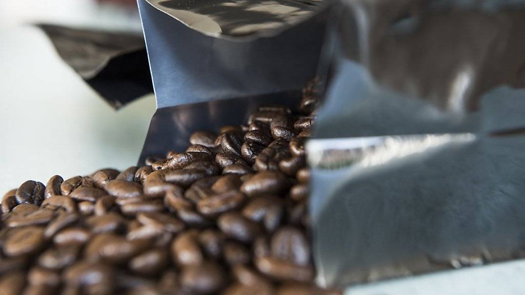 Der Vorschlag des Bundesrates, die Pflichtlager für Kaffee aufzuheben, stösst in der Schweizer Kaffeebranche sauer auf. (Themenbild)