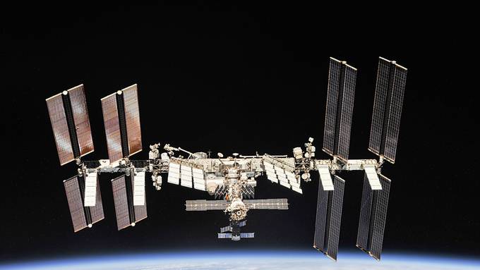 Internationale Raumstation ISS muss Weltraumschrott ausweichen