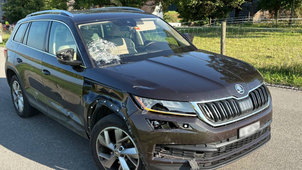Das beschädigte Auto der Seniorin nach dem Zusammenprall mit der jungen Velofahrerin.