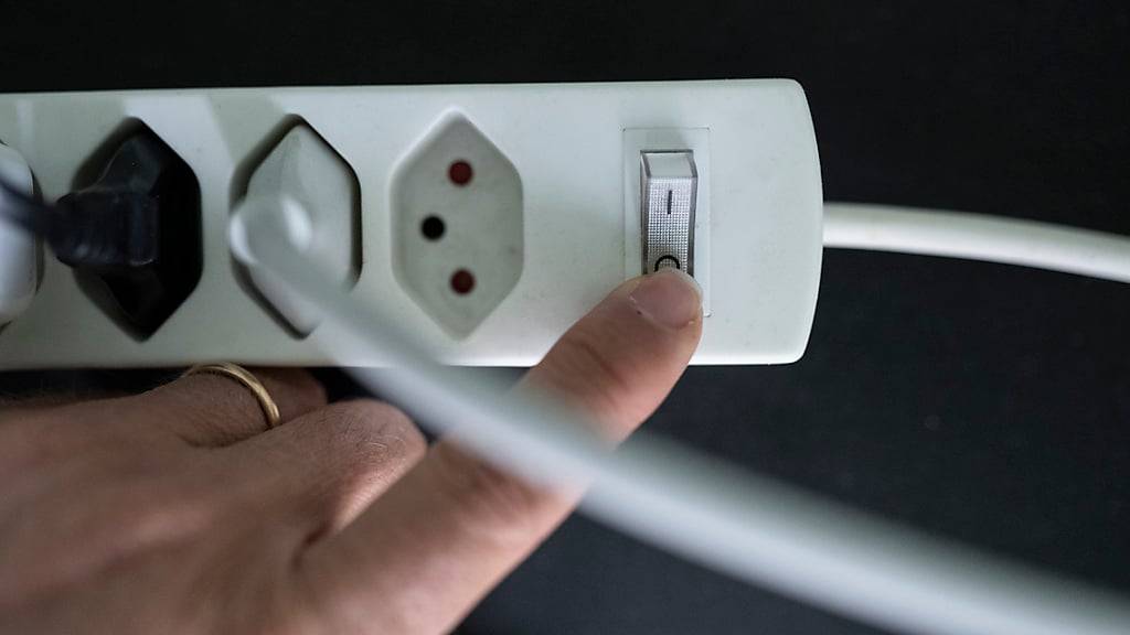 Für die Stromkundinnen und -kunden in Steinhausen ZG soll die Umwandlung des WESt in eine AG keine unmittelbaren Änderungen bringen. (Symbolbild)