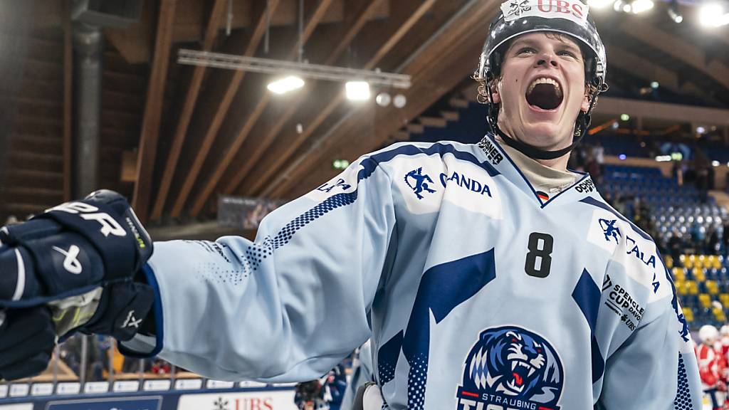 Torschütze Joshua Samanski jubelt: Der Finaleinzug ist perfekt