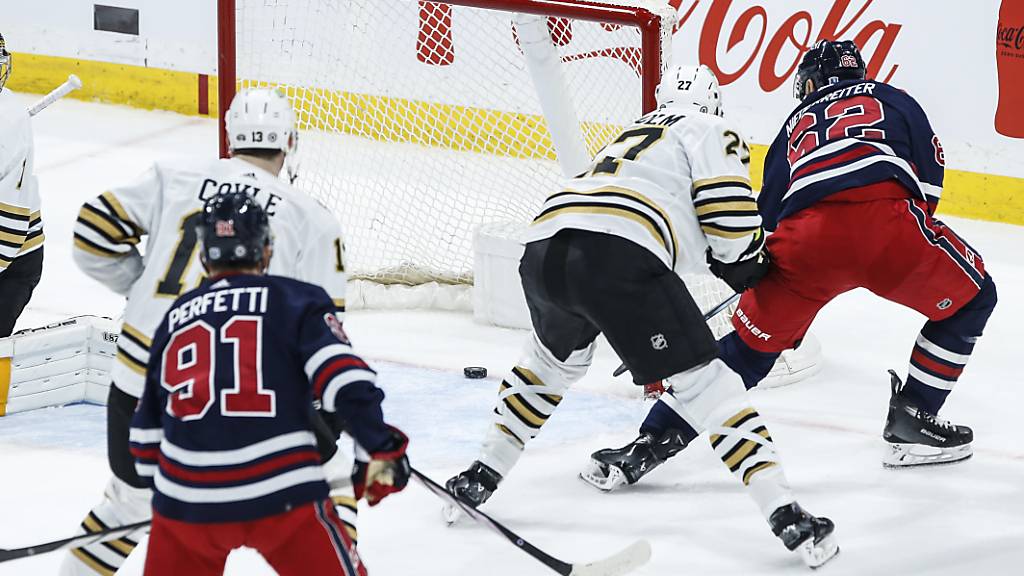 Nino Niederreiter schiebt aus spitzem Winkel zum 3:0 ein