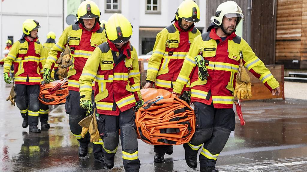 Die Feuerwehr der Stadt Luzern im Einsatz während den starken Regenfällen im Jahr 2021. (Symbolbild)