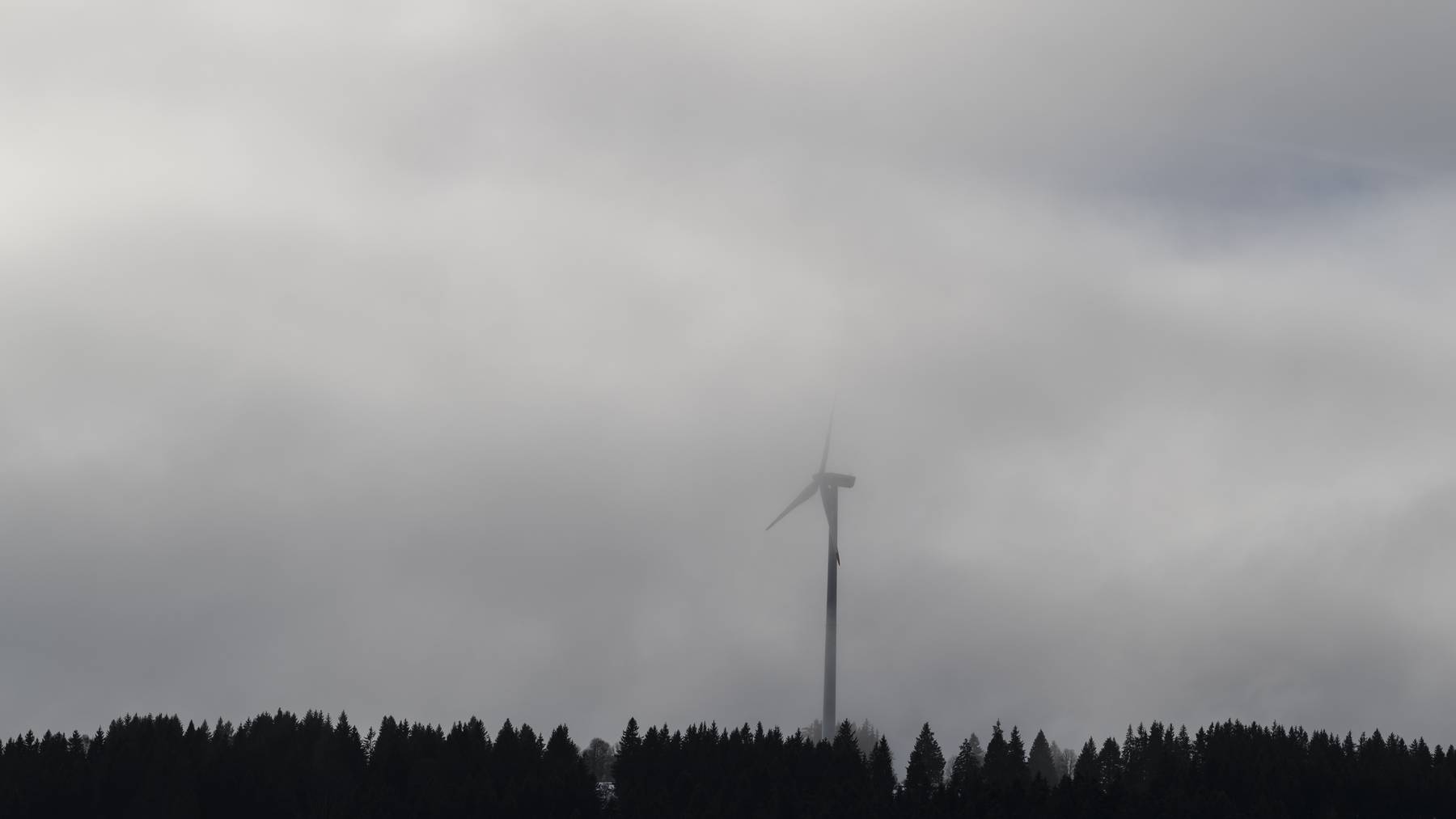 Das Bundesgericht hat entschieden, dass Windturbinen in Tramelan mindestens 500 Meter von Wohngebäuden entfernt sein müssen.