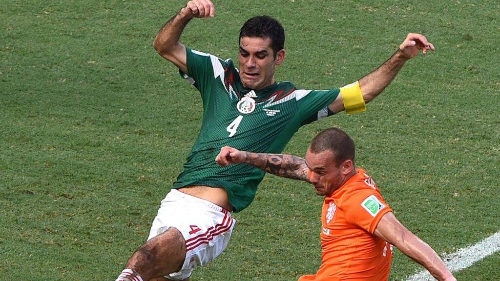 Mexikos Rafael Marquez (links) an der WM 2014 mit der Captainbinde