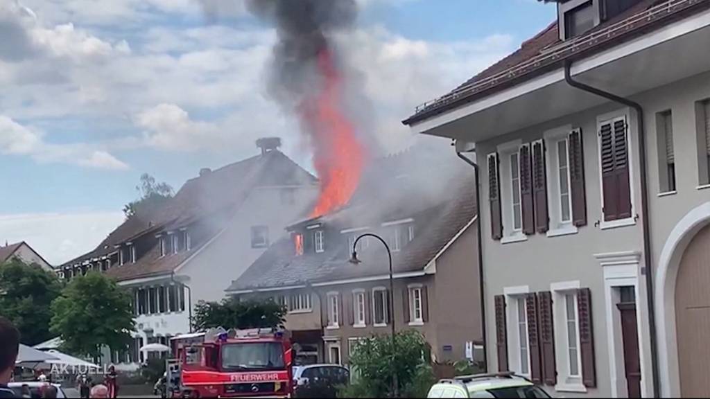 Dorfladen nach Dachstockbrand in Kaiseraugst zerstört