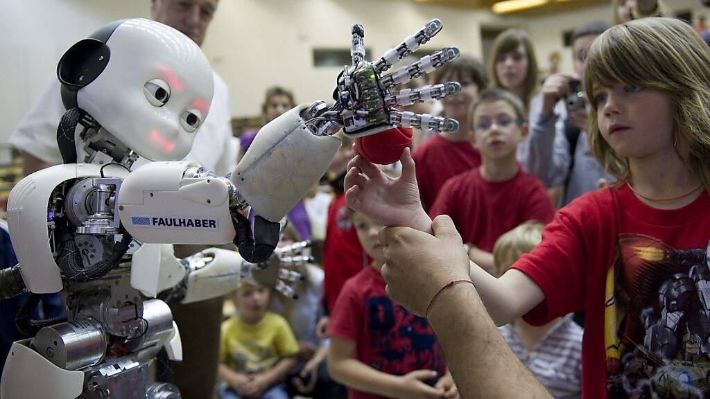 Ein Vorgänger des Roboters «iCub 3» war im Jahr 2011 an einem Robotik-Festival an der EPFL in Lausanne zu Gast. (Archivbild)