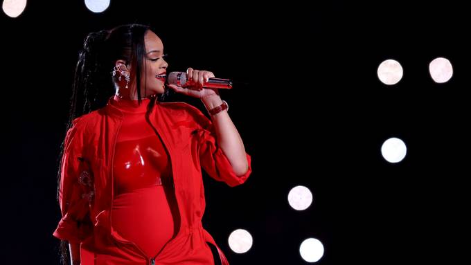 Rihanna ist erneut schwanger – und zeigt ihren Bauch der ganzen Welt