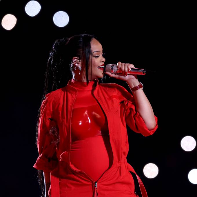 Rihanna ist erneut schwanger – und zeigt ihren Bauch der ganzen Welt