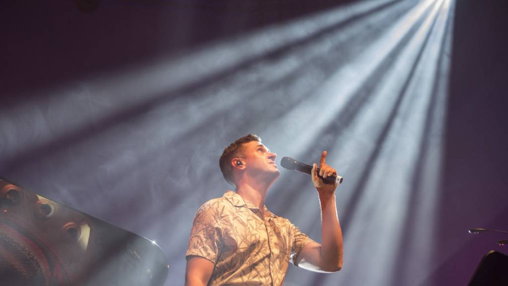 Der Aargauer R&B und Soul Sänger Seven ist einer der Schweizer Stars, die beim Openair Sunrise Skylight Zürisee Sessions im August auf der schwimmenden Bühne auf dem Zürichsee auftreten werden. (Archivbild)