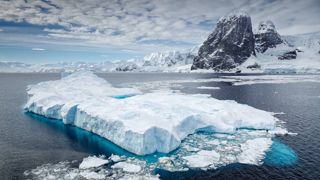 Forscher finden riesigen See unter dem Eis