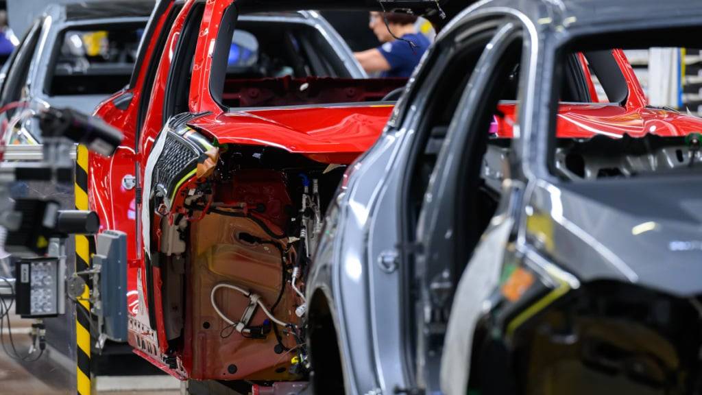 Die deutsche Industrie steht inmitten von Zollstreit und Konjunkturflaute unter Druck, besonders die Autobranche. (Archivbild)