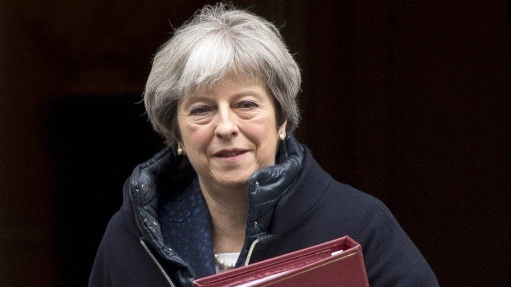 Will laut einem Medienbericht am Montag über mögliche Sanktionen gegenüber Russland beraten: die britische Premierministerin Theresa May. (Archivbild)