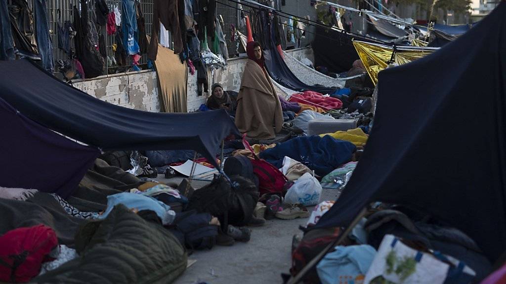 Elende Zustände auf Chios. Wer keine Chance auf Asyl hat, greift zu drastischen Mitteln.