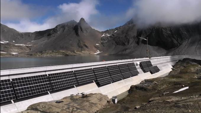 Die grösste alpine Solaranlage entsteht auf einer Glarner Staumauer