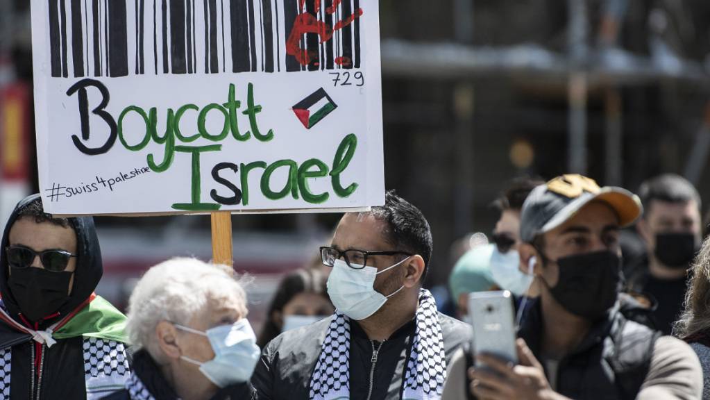 Da und dort tauchten an der Kundgebung auch Boykott-Aufrufe gegen Israel auf.