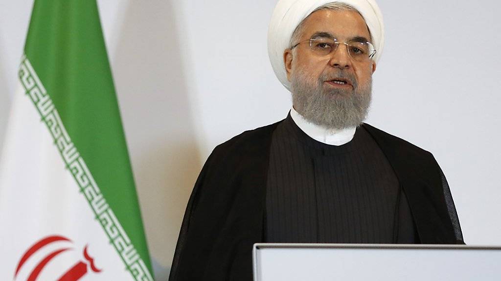 Der iranische Präsident Hassan Ruhani hat die US-Sanktionen gegen sein Land als «Wirtschaftskrieg» bezeichnet. (Archiv)
