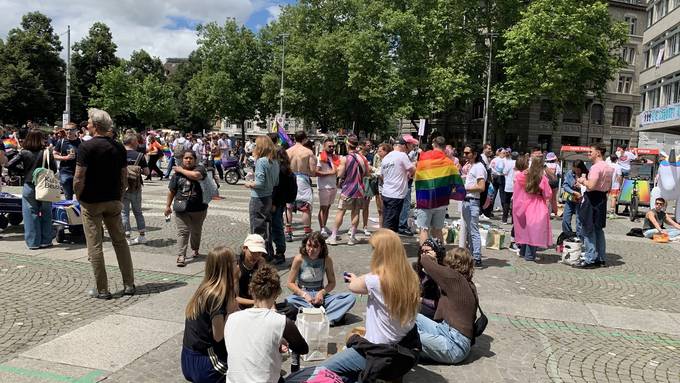 Polizei verhaftet zwei Teenager wegen Drohungen gegen Pride