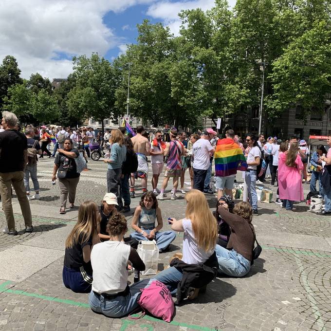 Polizei verhaftet zwei Teenager wegen Drohungen gegen Pride