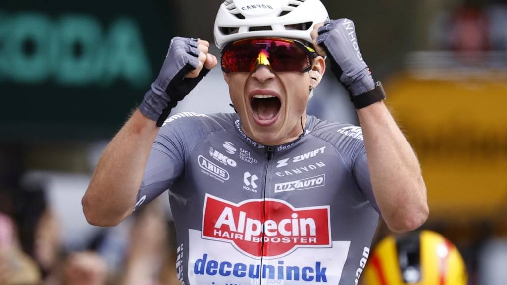 Der Belgier Jasper Philipsen gewinnt im Sprint die 1. Etappe der 112. Tour de France