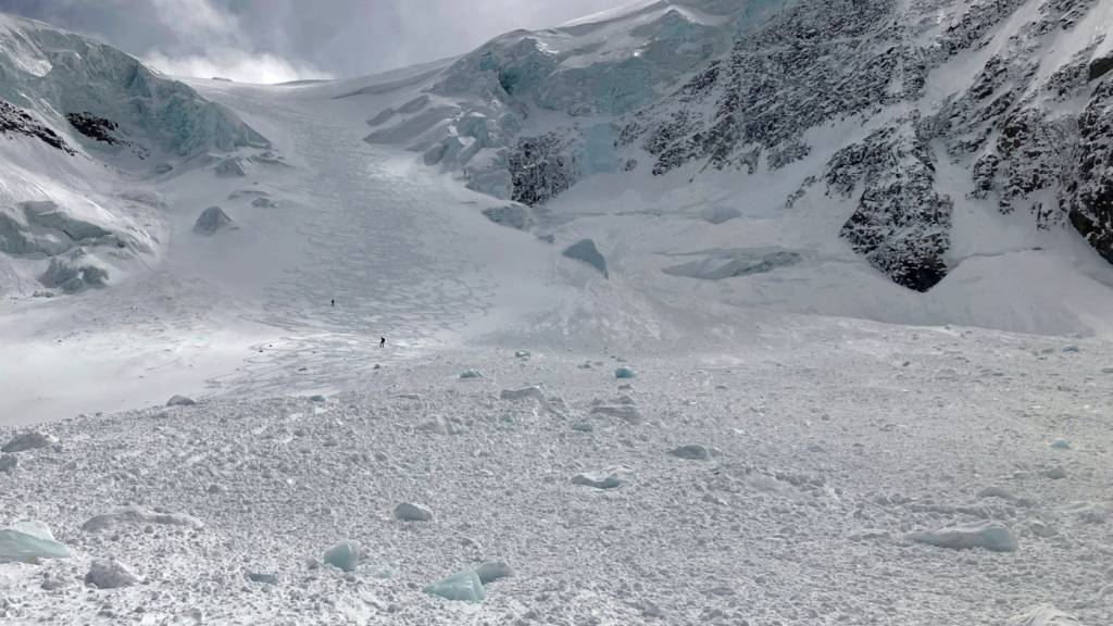 Der deutsche Skitourengänger wurde im Engadin unterhalb der auf 3673 Meter Höhe gelegenen Fuorcla Bellavista am Piz Palü von einem Eisabbruch verschüttet.