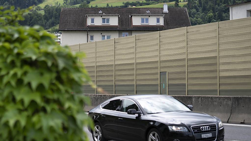 Die Stadt Kriens an der Autobahn hat Erfahrung mit Lärmschutzmassnahmen und fordert diesen nun auch auf der Kantonsstrasse. (Archivbild)