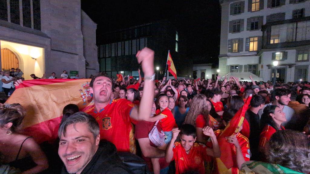 «¡ESPAÑA, ESPAÑA!» So ausgelassen feierten spanische Fans in Luzern