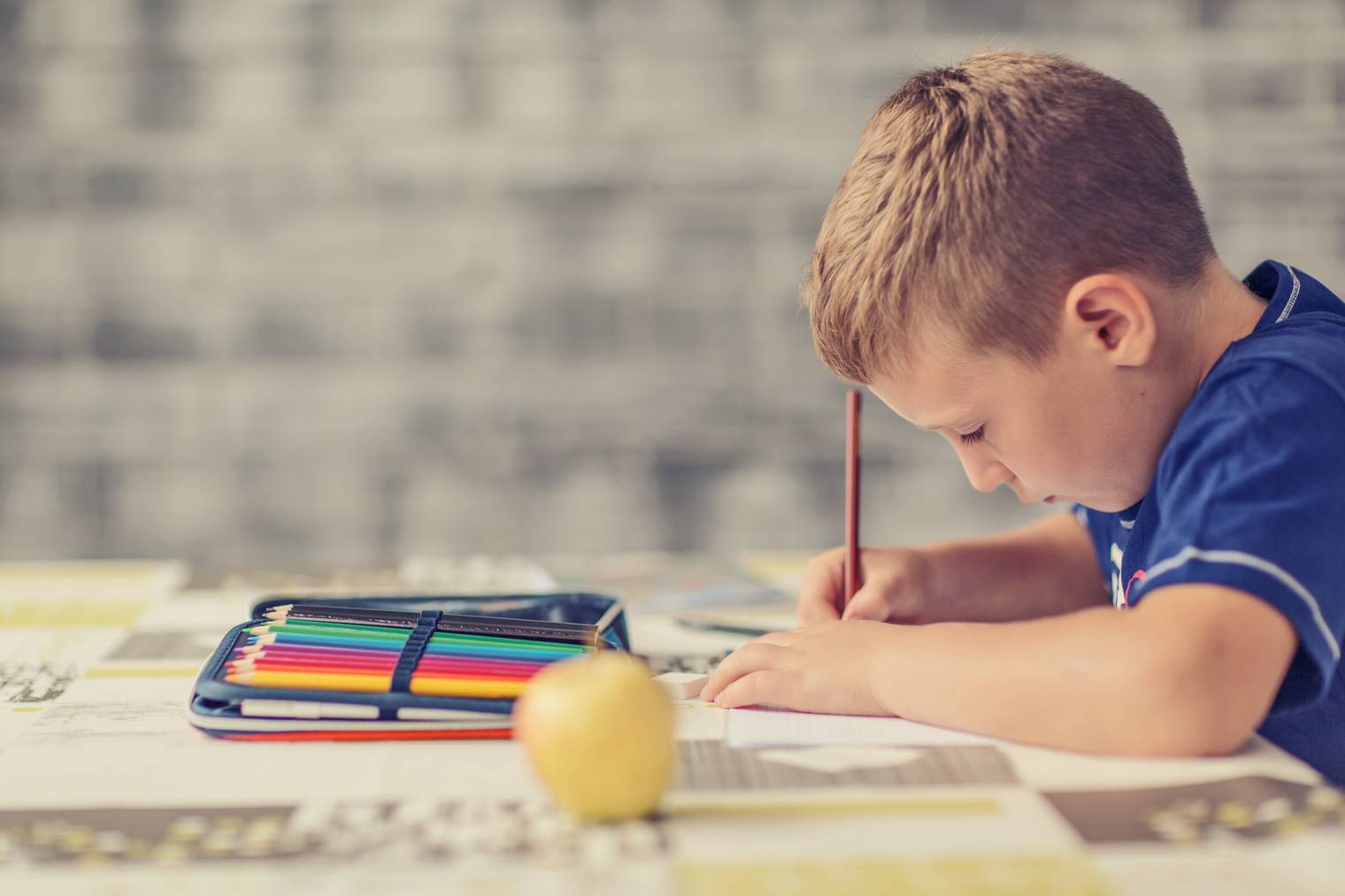 Nicht wenige Eltern sind der Meinung, dass Hausaufgaben abgeschafft werden sollten.