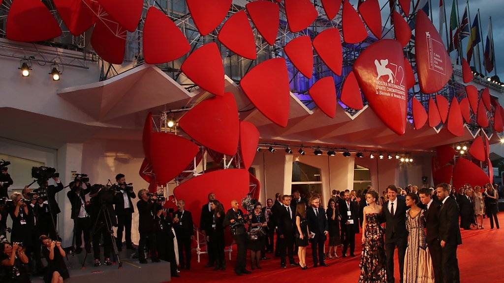 Staraufkommen auf dem roten Teppich in Venedig - hier mit der Crew des «Danish Girl» - unter ihnen Hauptdarsteller und Oscar-Preisträger Eddie Redmayne.