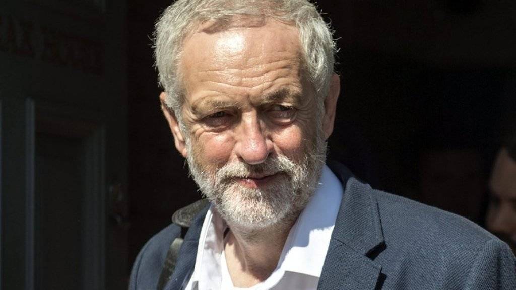 Labour-Chef Jeremy Corbyn hat den Machtkampf gewonnen. Eine Mehrheit seiner Partei stimmte bei einer Urwahl für ihn. (Archiv)