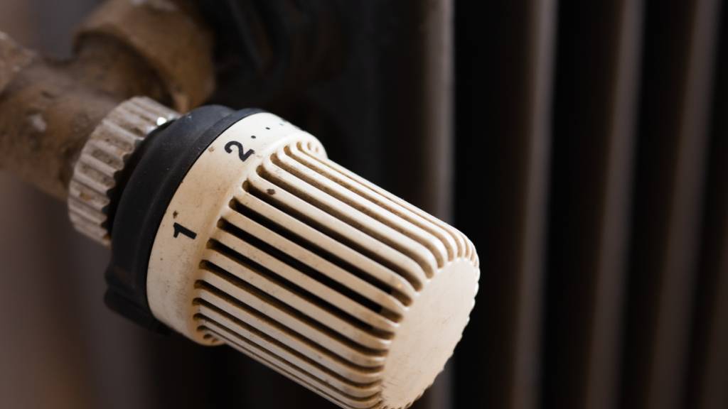 Private Kontrolleure überprüfen etwa die Einhaltung von Energievorschriften bei Heizungsanlagen. (Symbolbild)