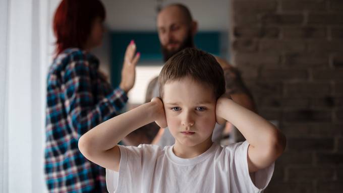 Kinder sind bei Gewaltfällen oft zu Hause