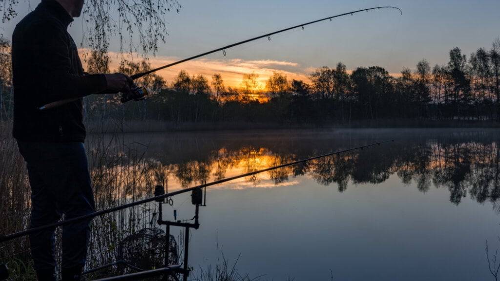 Selbst mit modernen Methoden lassen sich nicht alle Chemikalien in Gewässern nachweisen. Einige sind so giftig für die Lebewesen im Wasser, dass sie schon unterhalb der Nachweisgrenze schaden. (Archivbild)